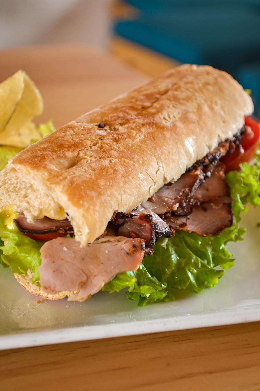 Sándwich de pavo, pernil ahumado de cerdo, roast beef o pollo