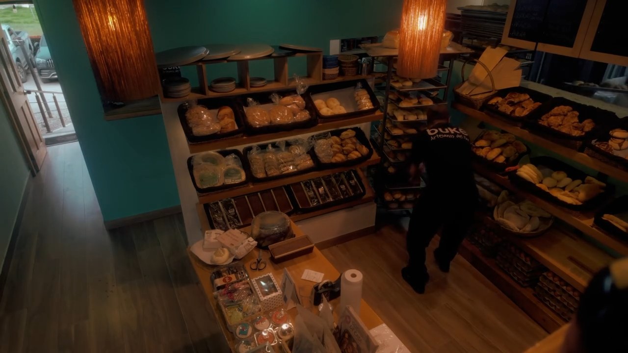 Equipo de Panadería Bukë en la despensa
